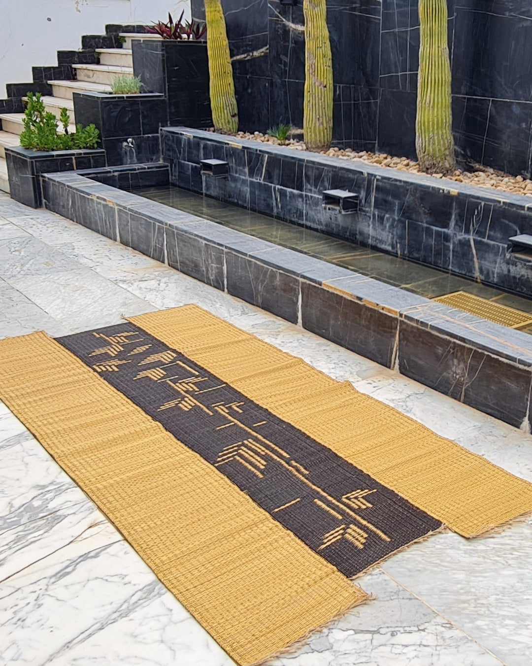 Rug NEBETTI 3 (black edition)